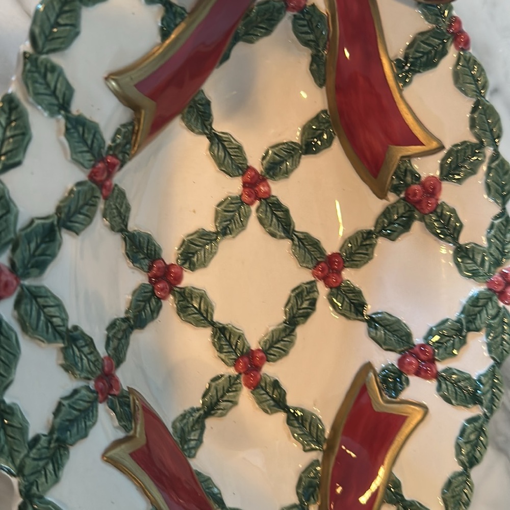 Very cute in perfect condition - no flaws or chips - candy or nut holiday dish. - Picture 5 of 5